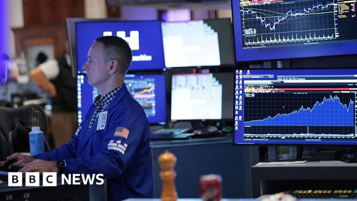Why the US economy is ringing alarm bellsThe US hit a debt milestone this week, but just how worried should we be about the world's largest economy?3 hrs agoBusiness