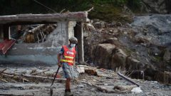 Nepal and China resume flood rescue as death toll nears 600