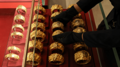 Gold Price Declines Again in Pakistan
