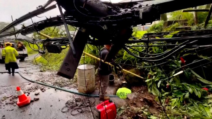 Tropical Storm Lala leaves Hawaii flooded and without power