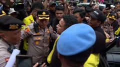 Police attack Indonesian student protesters, arresting at least 21