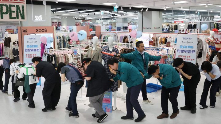Alarms blare in South Korea during annual air raid defence drill