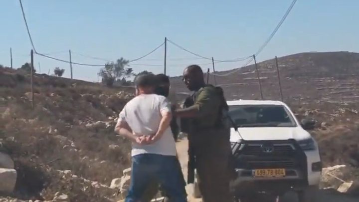 Israeli soldiers block Knesset member from besieged Palestinian home