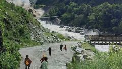 Construction worker documents moment he survives Nepal mudslide