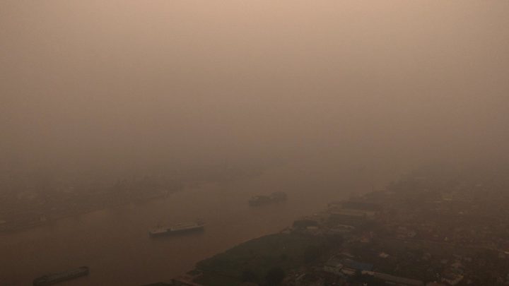 Al Jazeera reporter witnesses wildfire smoke toll on kids inside Indonesia