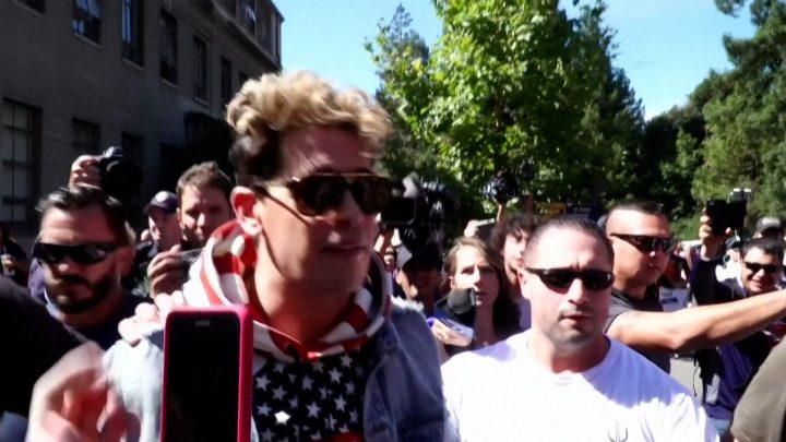 Far-right commentator Milo Yiannopoulos detained by ICE