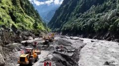Chinese rescuers race to reach mudslide survivors in Nepal-China border
