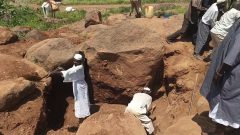 Sudanese repair roads by hand in Darfur to improve emergency access