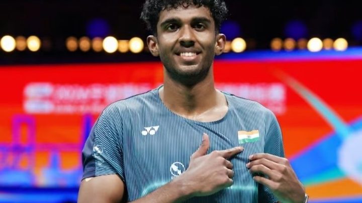 भारत के आयुष शेट्टी ने वर्ल्ड चैंपियन को हराया: बैडमिंटन वर्ल्ड चैंपियनशिप में 3 गेम में मात दी, पीवी सिंधु भी जीतीं0:35Play video
