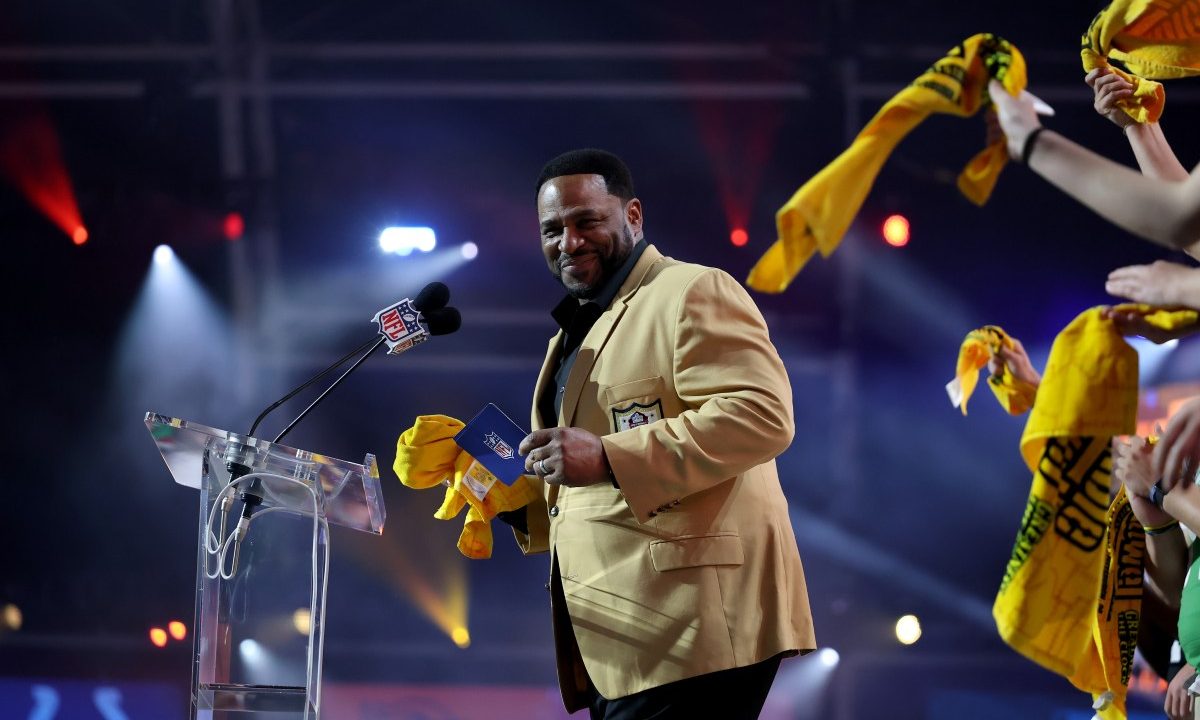 Former Rams Hall of Famer Says Aaron Donald Will Return Later This Season