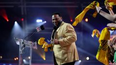 Former Rams Hall of Famer Says Aaron Donald Will Return Later This Season