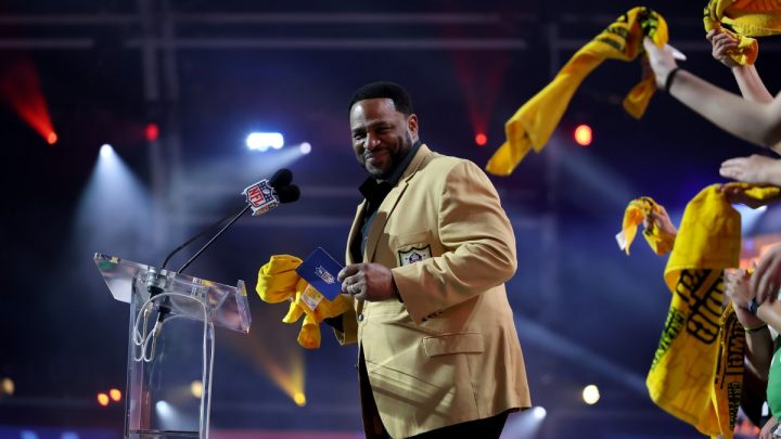 Former Rams Hall of Famer Says Aaron Donald Will Return Later This Season