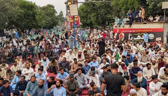 Jamaat-e-Islami’s protest at faisal chowk continues for sixth day