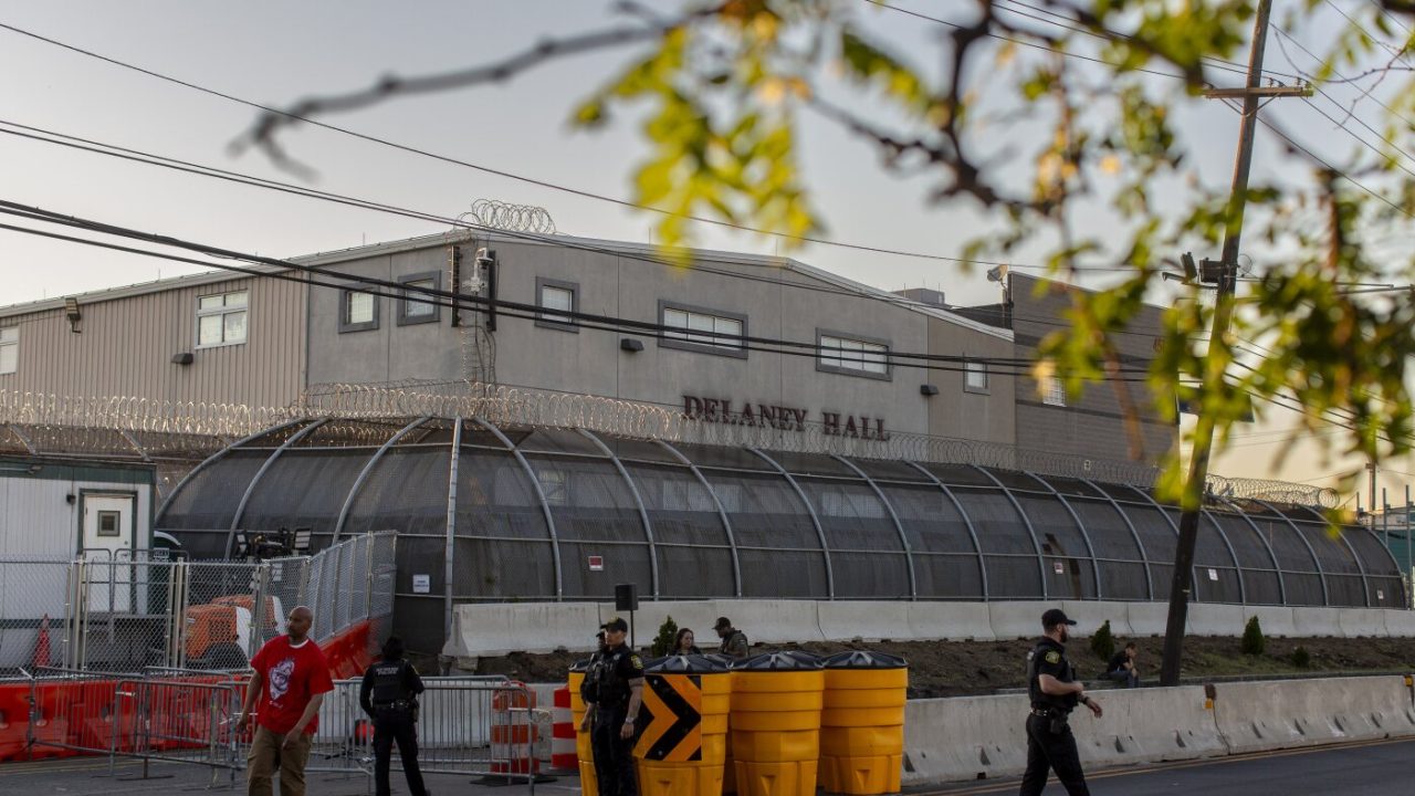 Here's how the system to report problems in ICE detention has failed immigrants