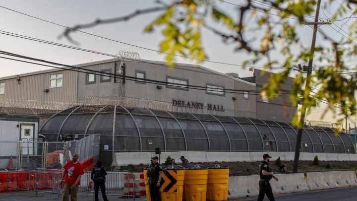 Here's how the system to report problems in ICE detention has failed immigrants
