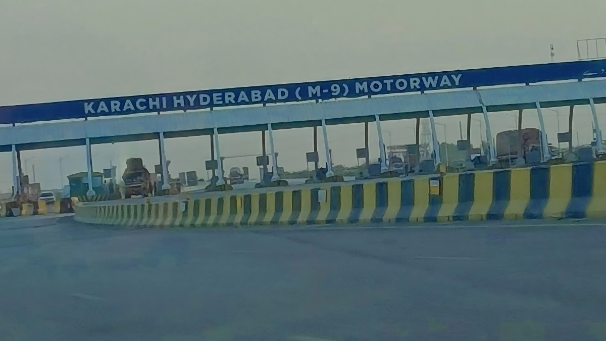Federal Minister Criticizes Sindh Govt Over Condition of Karachi-Hyderabad Motorway
