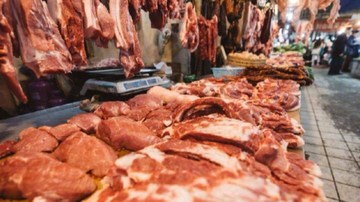 3,000 kg of Rotten Meat Seized From Bus in Peshawar