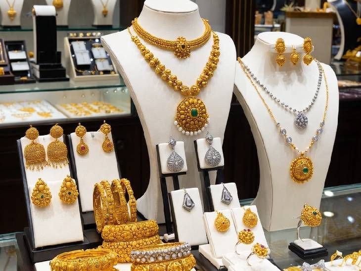 चांदी ₹9,260 बढ़कर ₹2.38 लाख पर पहुंची: 10 ग्राम सोने का दाम ₹3,519 बढ़कर ₹1.57 लाख हुआ, इस साल ₹1.70 लाख तक जा सकता है0:46Play video