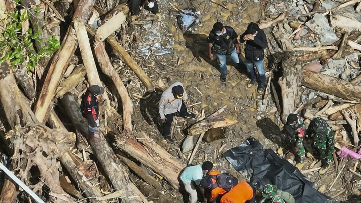 Death toll rises to 100 as rescuers recover more bodies after Central African Republic gold mine collapse