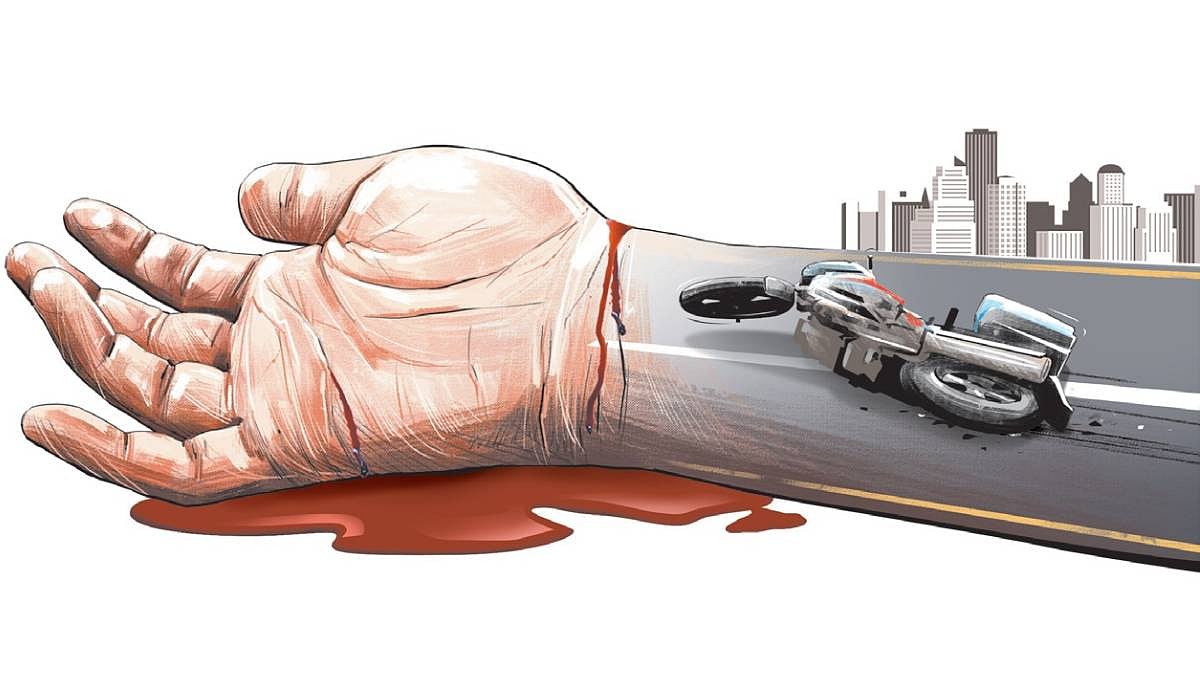 Two teens die after falling off speeding bike in TN's Tiruvallur