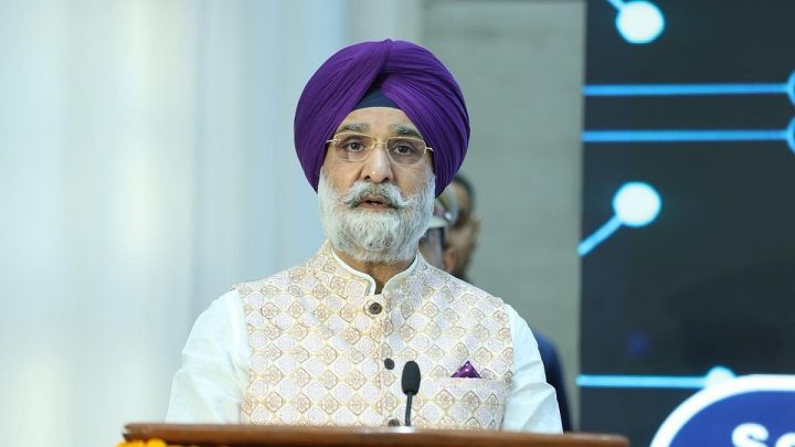L-G Taranjit Singh Sandhu revamps District Development Committees