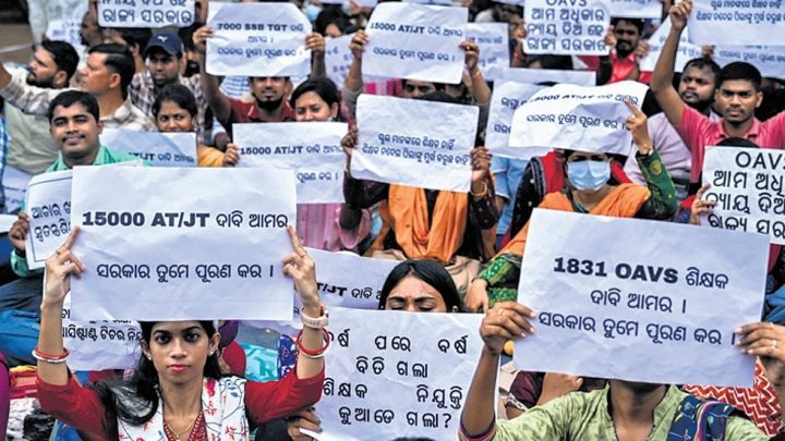 Mass protest by teacher aspirants seeking recruitment in Bhubaneswar