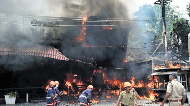 Major blaze damages restaurant near airport