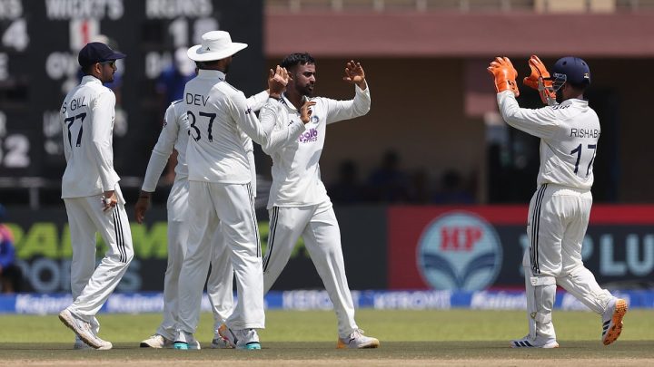 India strike early as Sri Lanka slip to 99/5 at lunch on Day 3 of 1st Test
