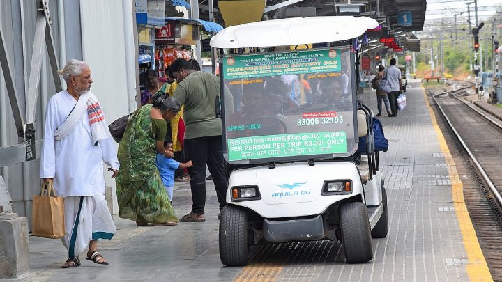 Tiruchy station’s buggies remain out of reach for passengers at night