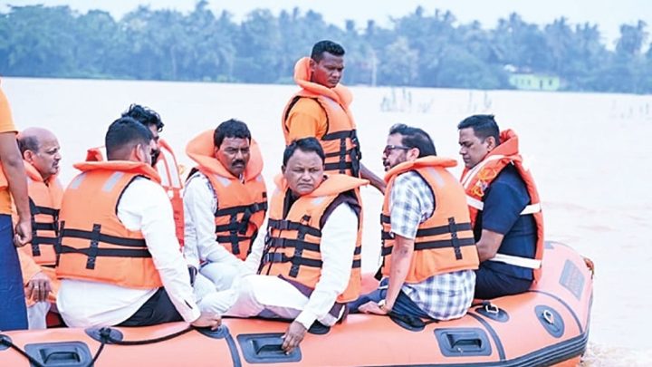 CM Majhi tours flood zones of Bhadrak, Jajpur districts; assures prompt assistance