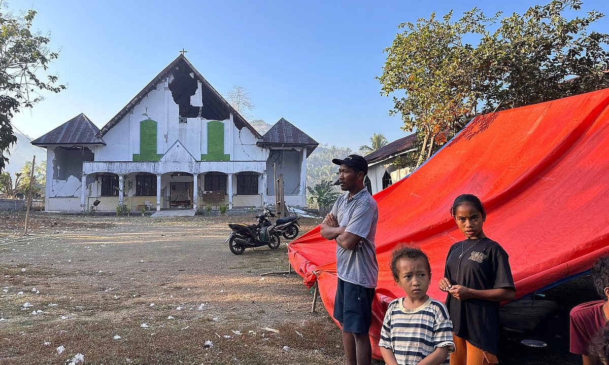 Fear grips children after deadly earthquake in eastern Indonesia leaves thousands displaced