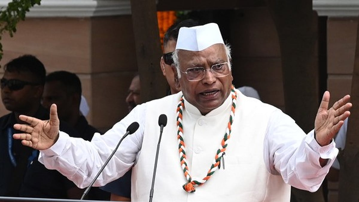 Sang same 'Vande Mataram' as national leaders: Kharge hits back at BJP over 'incomplete' charge