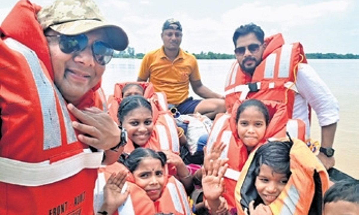 Odisha administration rescued Stranded students, teachers from flooded school