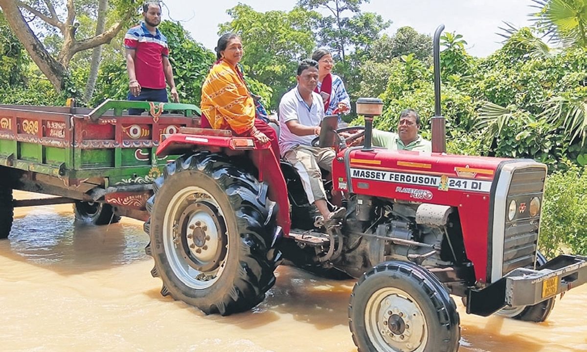 In Odisha highway submereged under water, tractor is only mode of transport