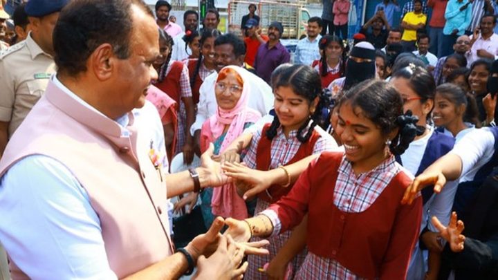 Roads Minister Komatireddy sees conspiracy to defame government