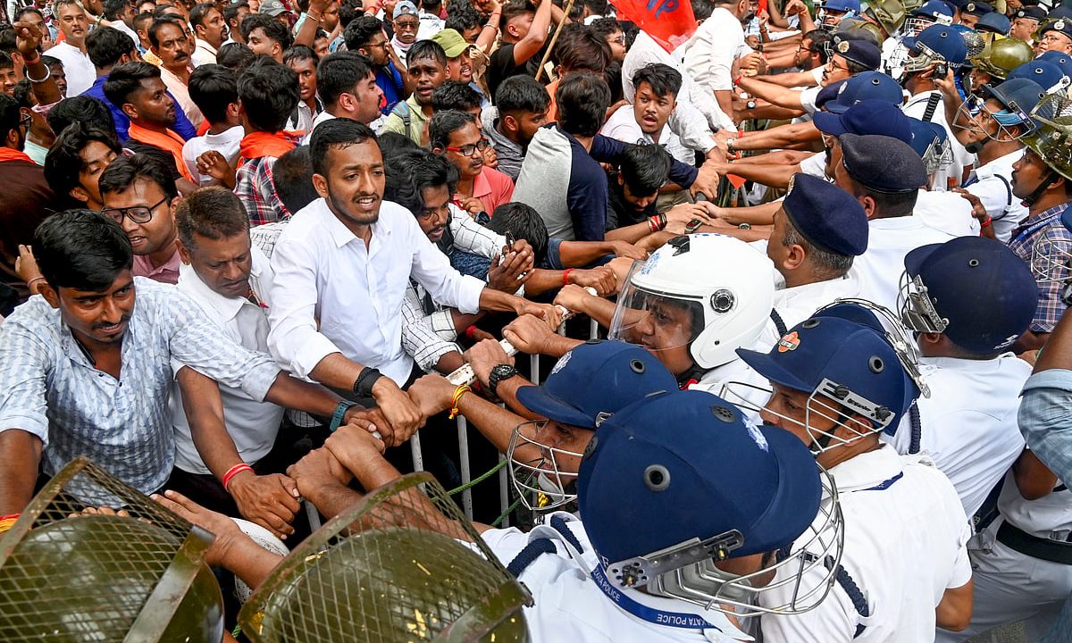 Jadavpur University unrest spills onto streets as ABVP, Left students clash with police
