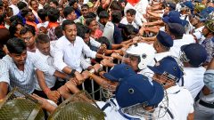 Jadavpur University unrest spills onto streets as ABVP, Left students clash with police