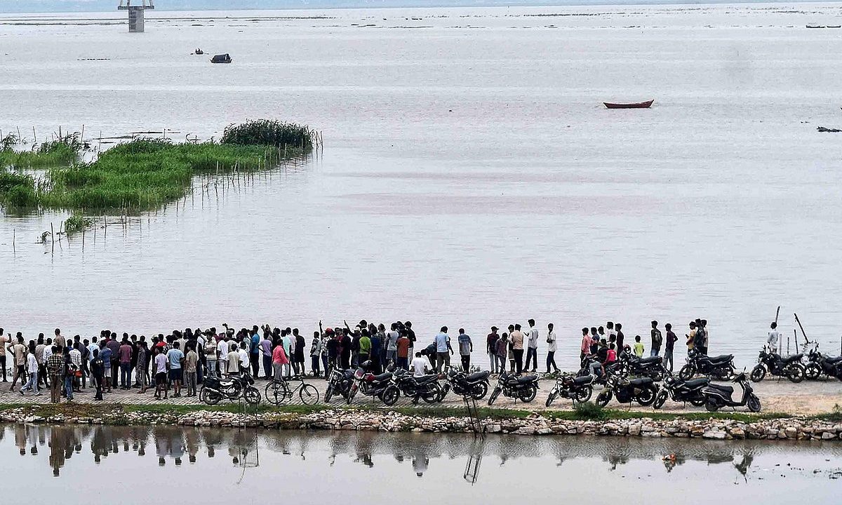 Rains hit normal life in Varanasi; cremations, Ganga Aarti move to rooftops