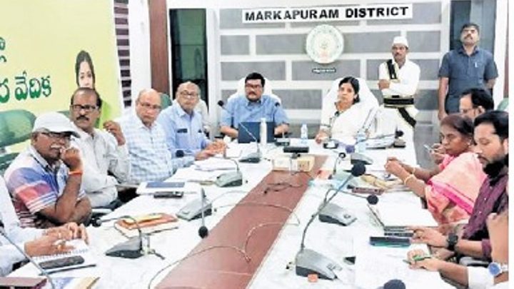 Andhra officials told to speed up rehabilitation of Veligonda oustees