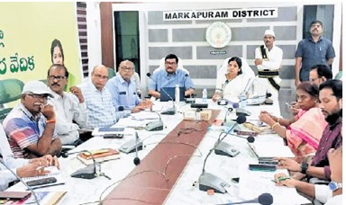 Andhra officials told to speed up rehabilitation of Veligonda oustees