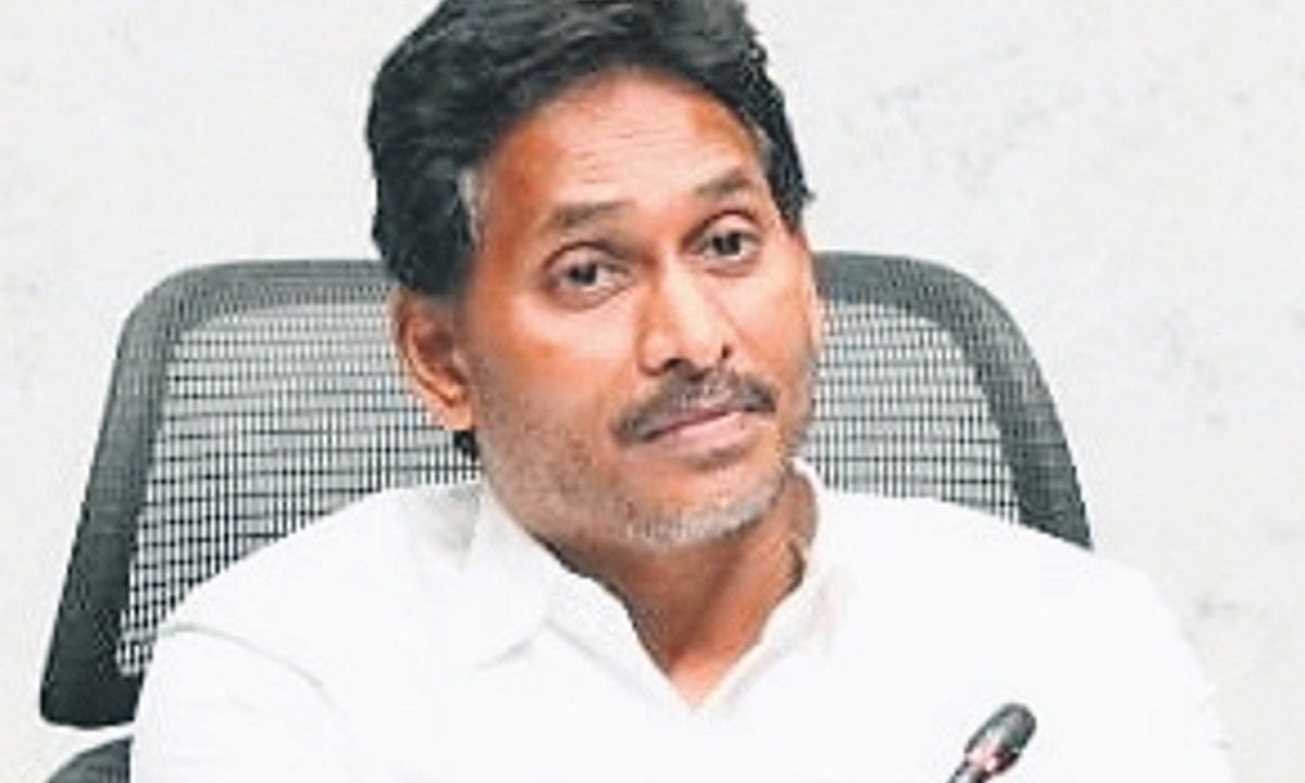 Jagan dares Naidu for CBI probe into Group I, DSC