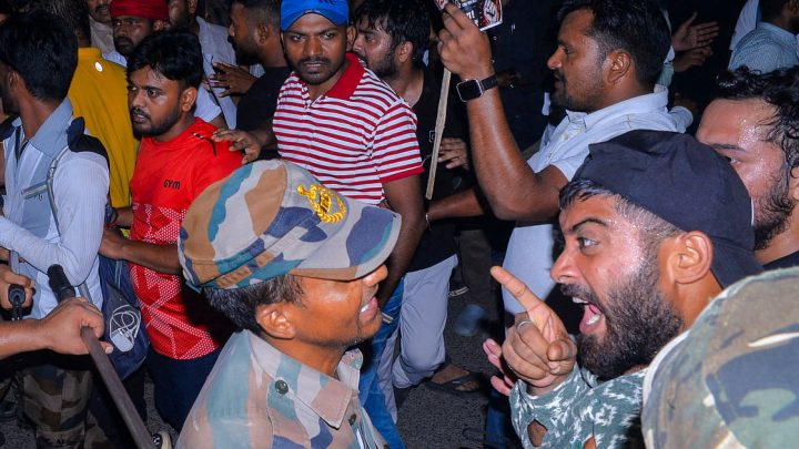 JMM workers clash with protesting students in Ranchi, flee with Hemant Soren’s effigy