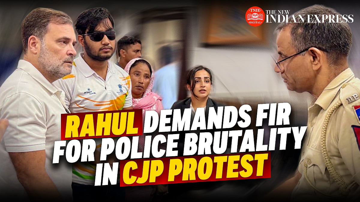 Opposition leader Rahul Gandhi protests demanding FIR on Delhi police action in Chalo Sansad march