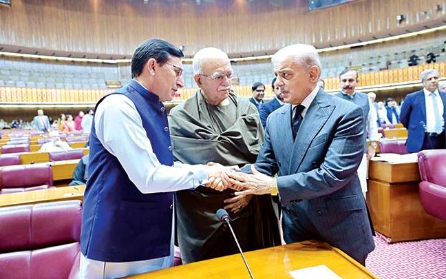 تالی دونوں ہاتھوں سے بجتی ہے، شہباز شریف: اپوزیشن کو پھر مذاکرات کی دعوت
