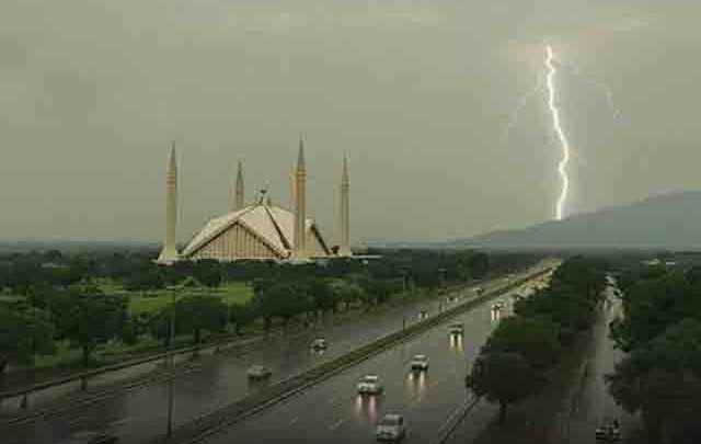 آج شام سے گرج چمک کے ساتھ بارش کا امکان
