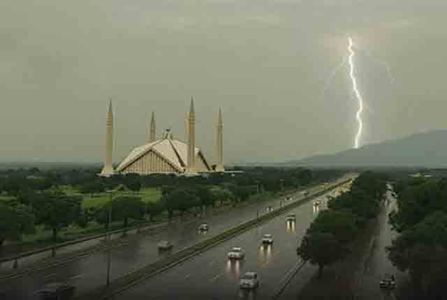 آج شام سے گرج چمک کے ساتھ بارش کا امکان
