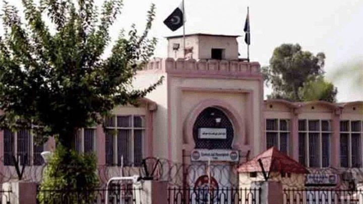 بانی پی ٹی آئی اڈیال جیل منتقل، صحت مند قرار، سکیورٹی کے باعث پمز میں معائنہ کرایا: عطا تارڑ