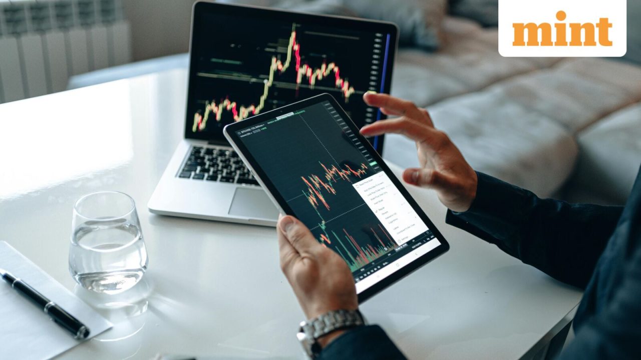 Looking for stock tips? Here’s a good one: don’t ask an economist.