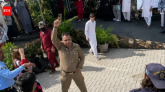 PakistanPakistan army officer pulls gun, fires in air amid student protest – video