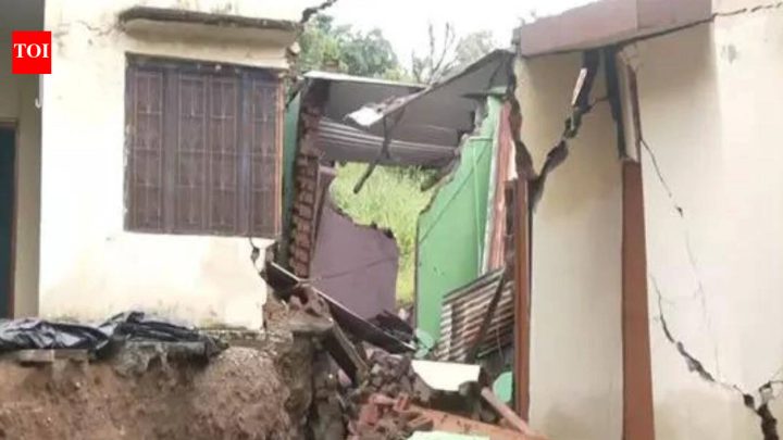IndiaHouses damaged in Jammu village subsidence; families take shelter in tents